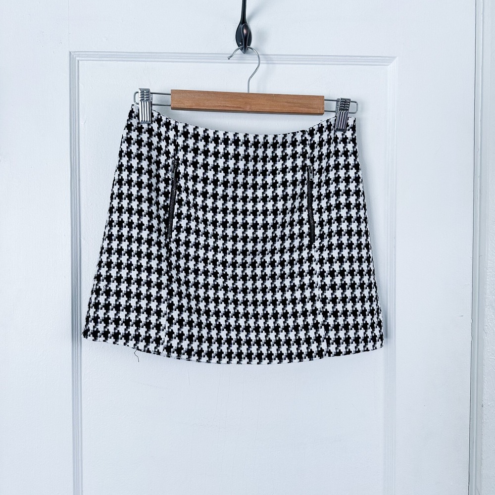 Topshop | Houndstooth Knit Thick Mini Skirt in Black and White Size US 6